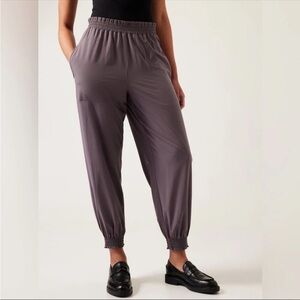 NWT Athleta Savanna Jogger High-Rise Pockets Stretch Dusk Violet Purple Size 14